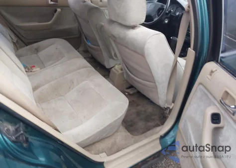 1993 Honda Accord Lx z USA, uszkodzony, nr VIN 1HGCB9854PA005624